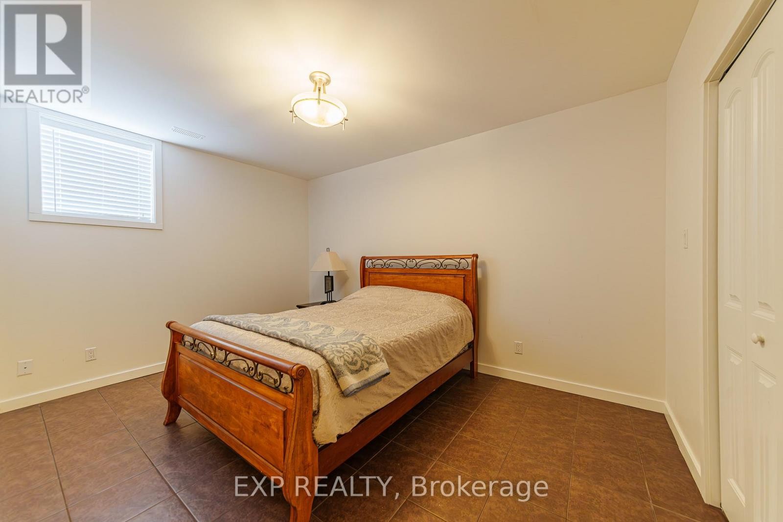 












1899 FARISITA DRIVE

,
Ottawa,




Ontario
K0A3H0

