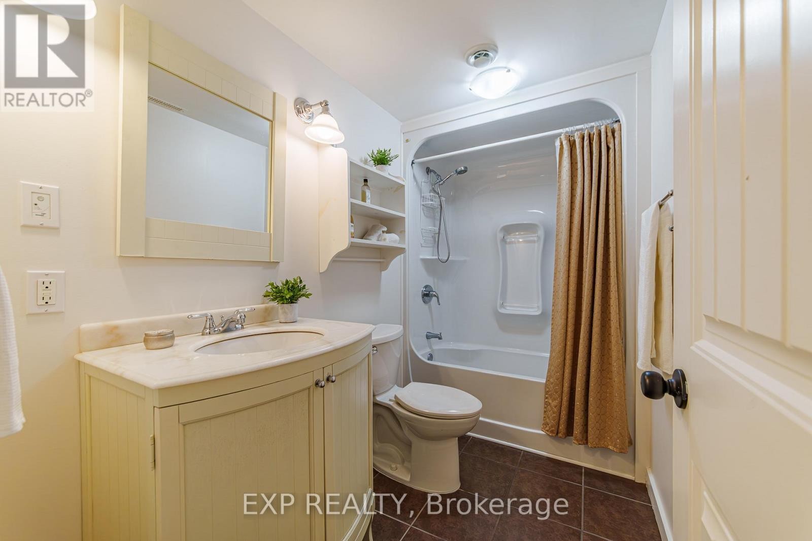 












1899 FARISITA DRIVE

,
Ottawa,




Ontario
K0A3H0

