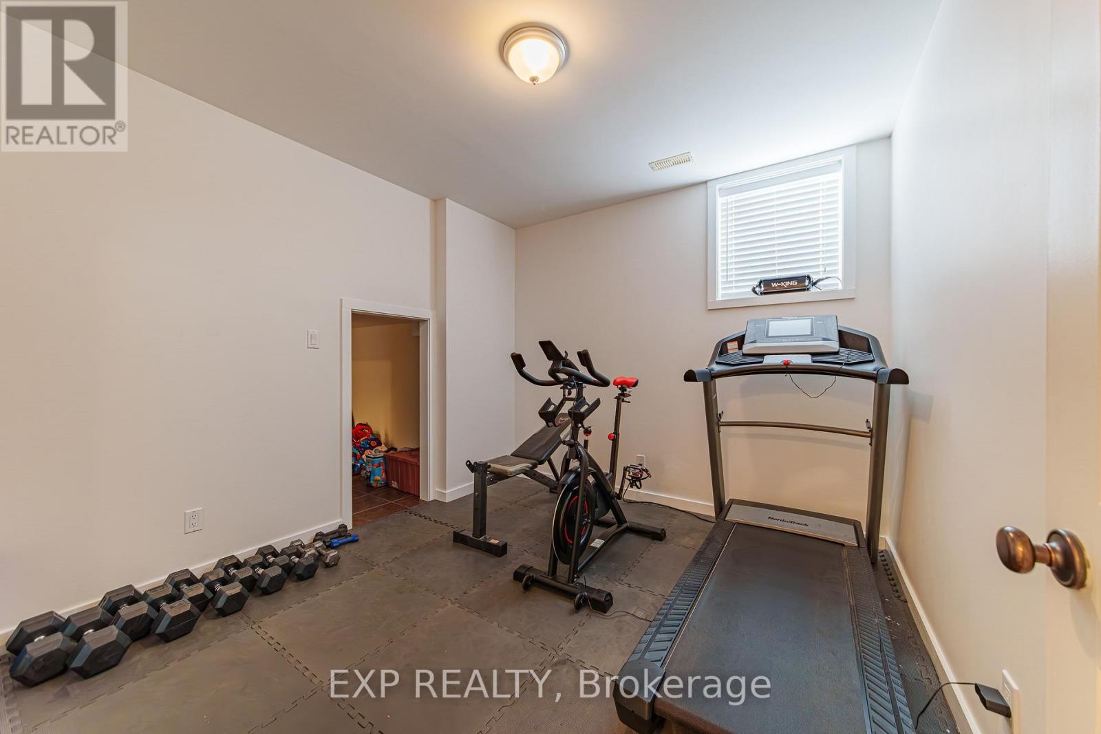 












1899 FARISITA DRIVE

,
Ottawa,




Ontario
K0A3H0

