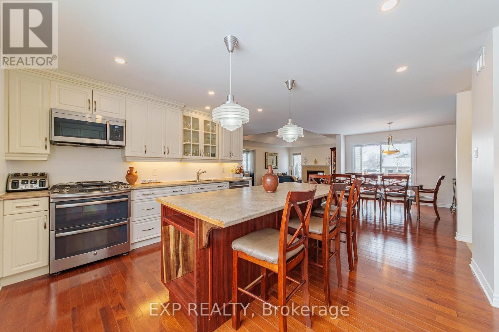 












1899 FARISITA DRIVE

,
Ottawa,




Ontario
K0A3H0

