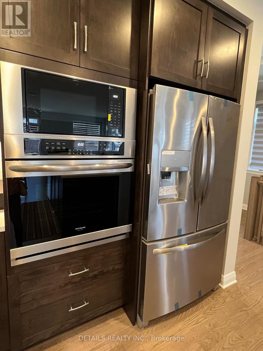 












303 WIGWAS STREET

,
Ottawa,




Ontario
K1K5A1


