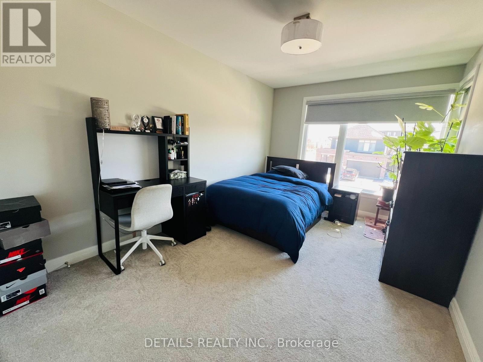 












303 WIGWAS STREET

,
Ottawa,




Ontario
K1K5A1

