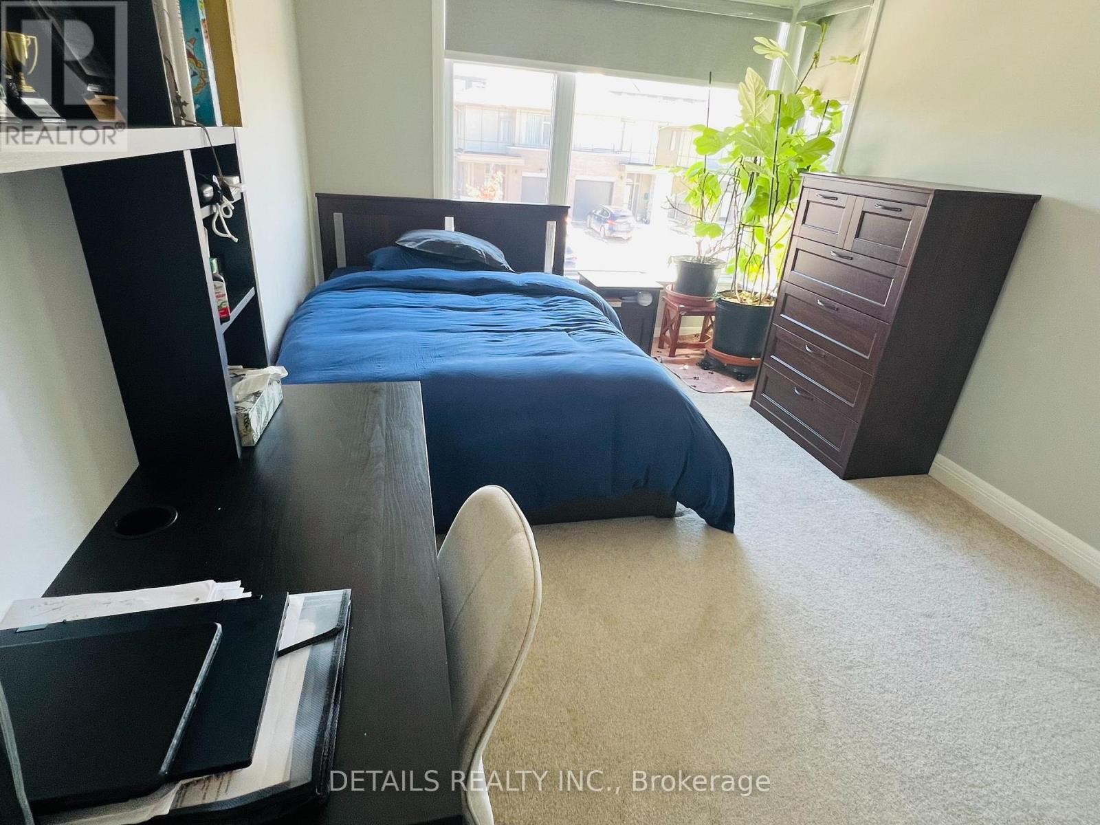 












303 WIGWAS STREET

,
Ottawa,




Ontario
K1K5A1

