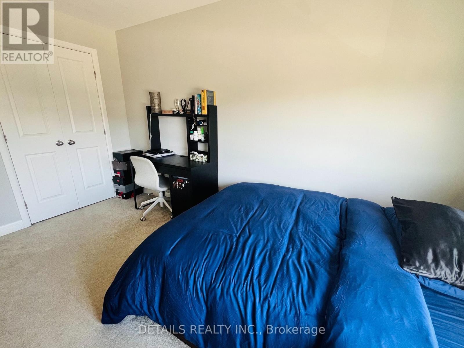 












303 WIGWAS STREET

,
Ottawa,




Ontario
K1K5A1

