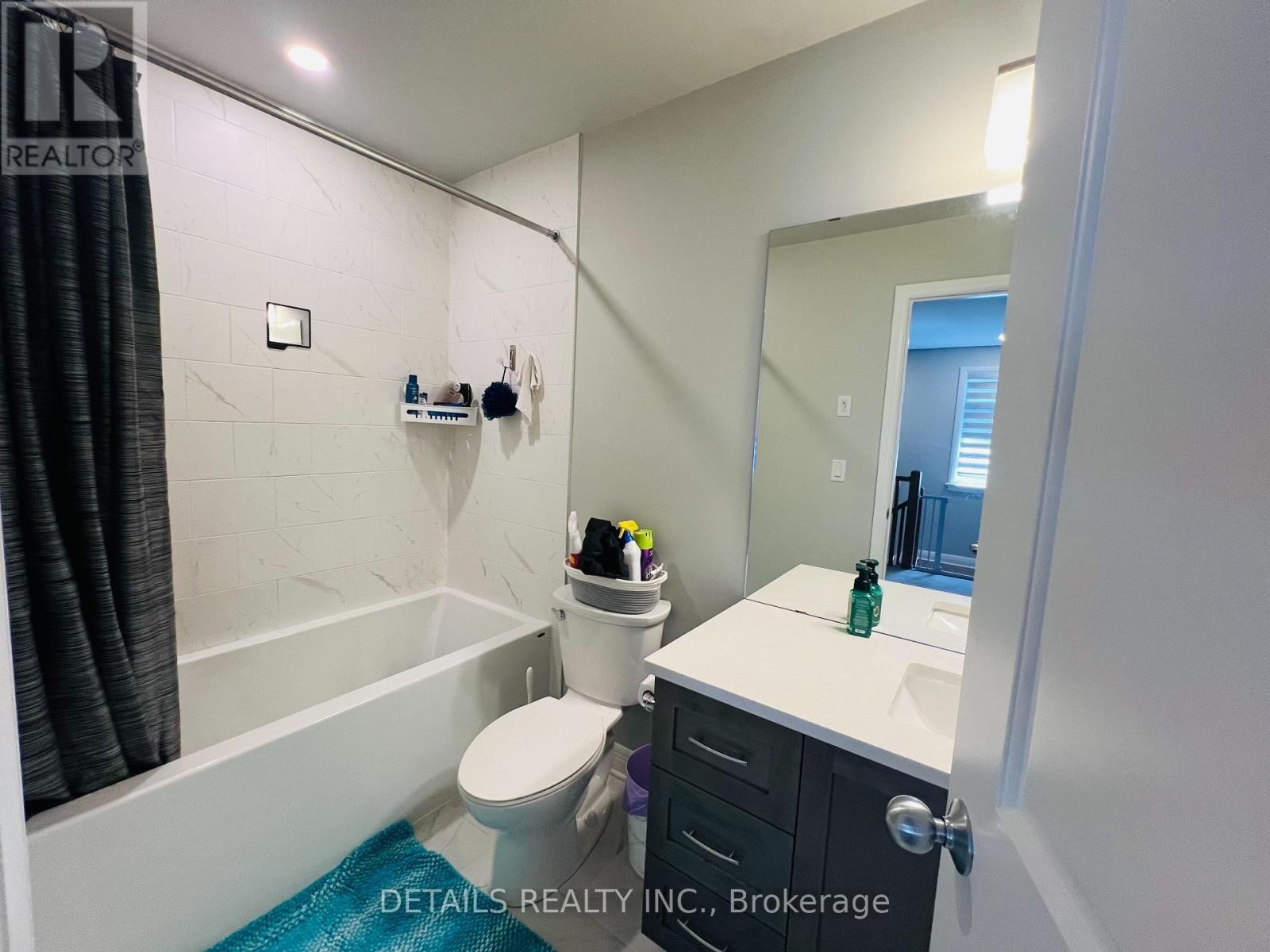 












303 WIGWAS STREET

,
Ottawa,




Ontario
K1K5A1

