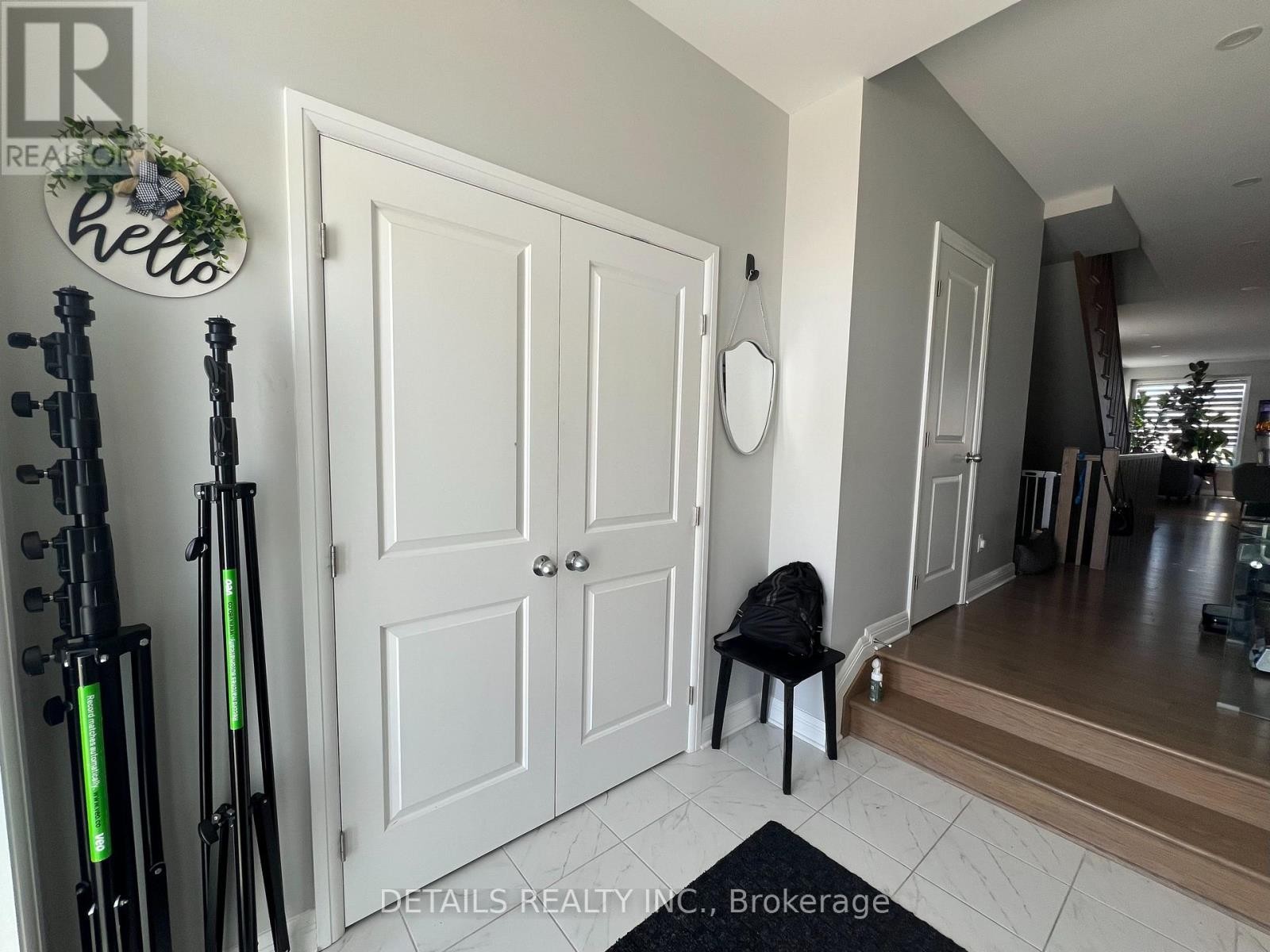 












303 WIGWAS STREET

,
Ottawa,




Ontario
K1K5A1

