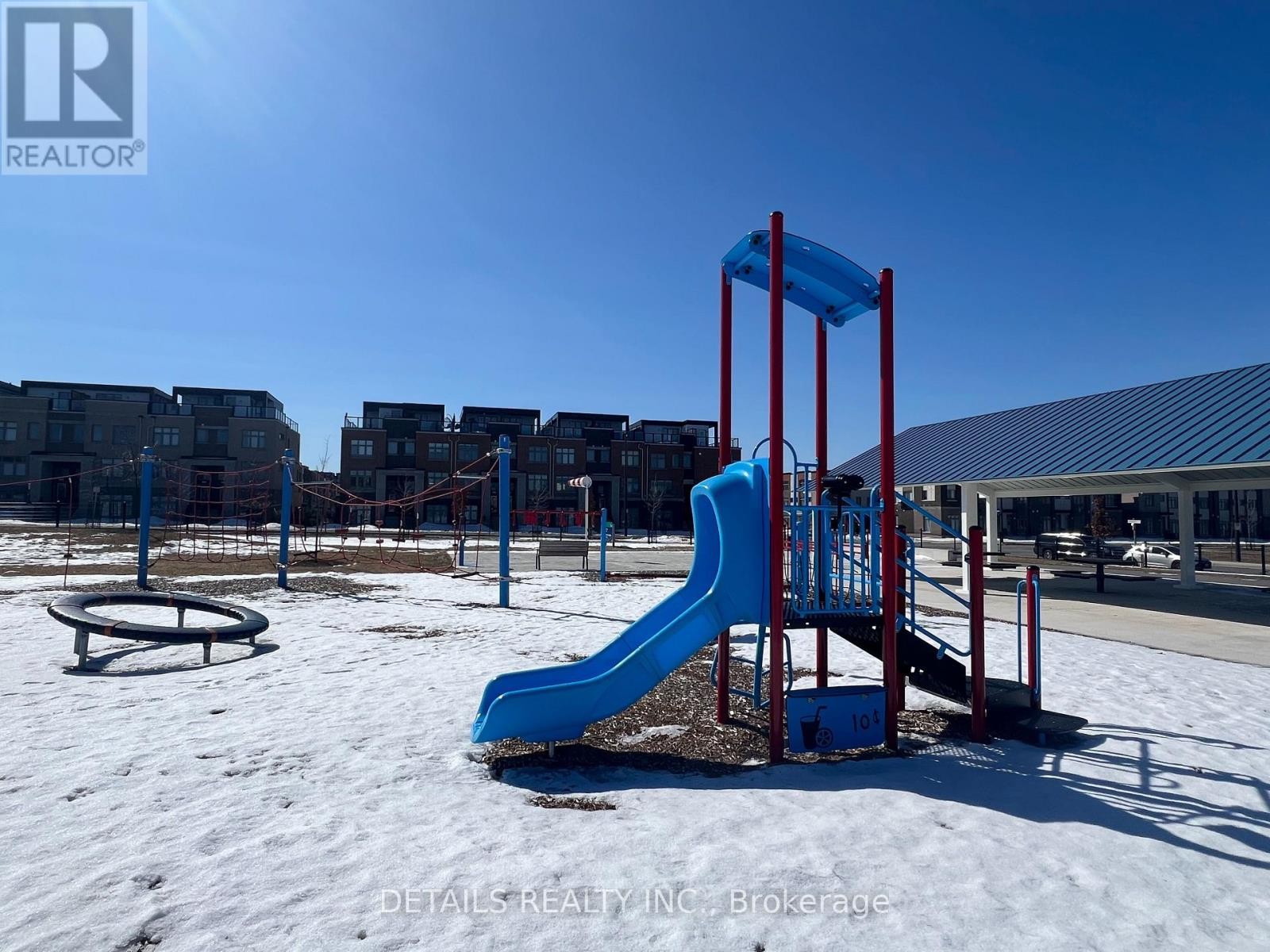 












303 WIGWAS STREET

,
Ottawa,




Ontario
K1K5A1

