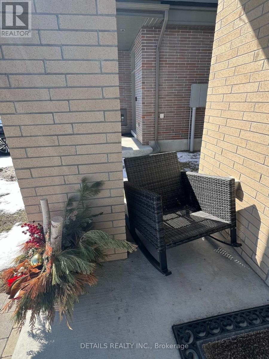 












303 WIGWAS STREET

,
Ottawa,




Ontario
K1K5A1

