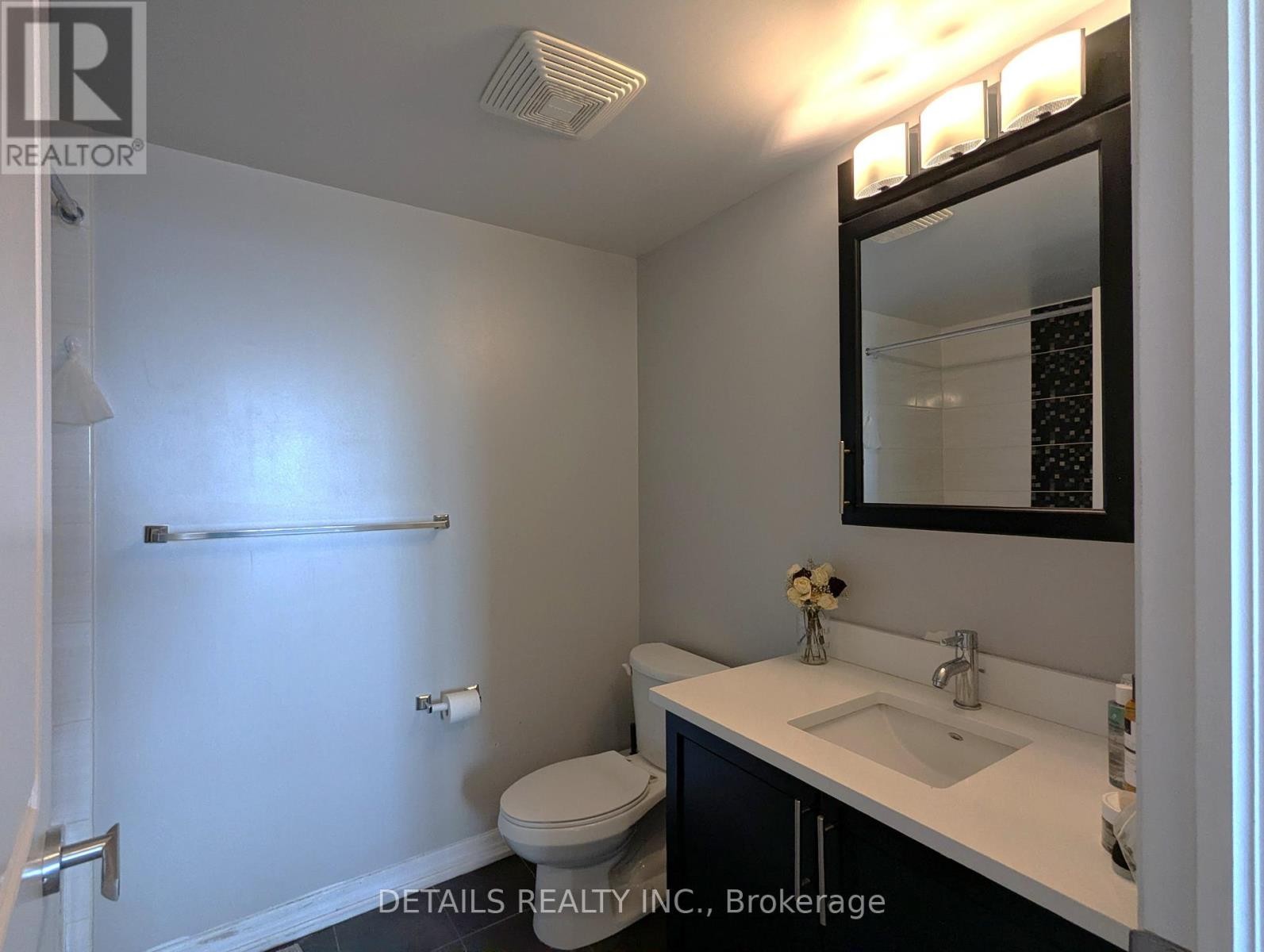 












2102 - 195 BESSERER STREET

,
Ottawa,




Ontario
K1N0B6

