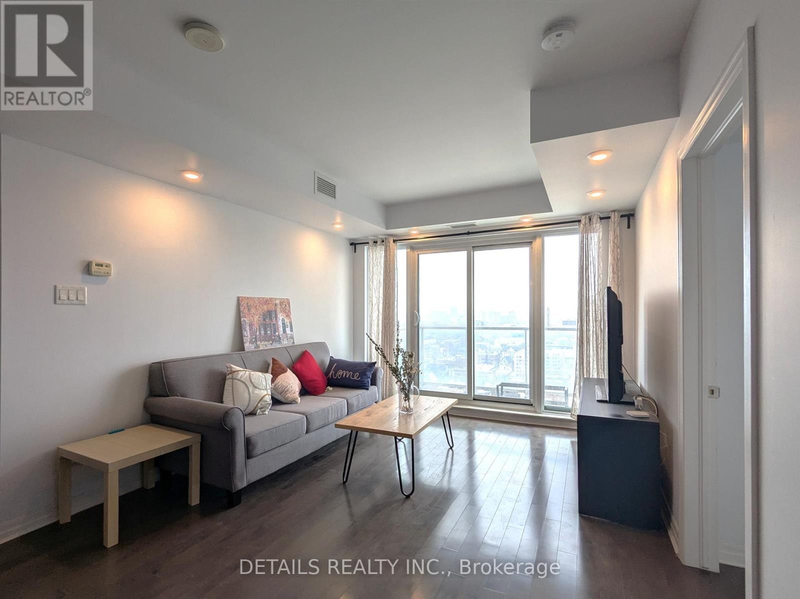 












2102 - 195 BESSERER STREET

,
Ottawa,




Ontario
K1N0B6

