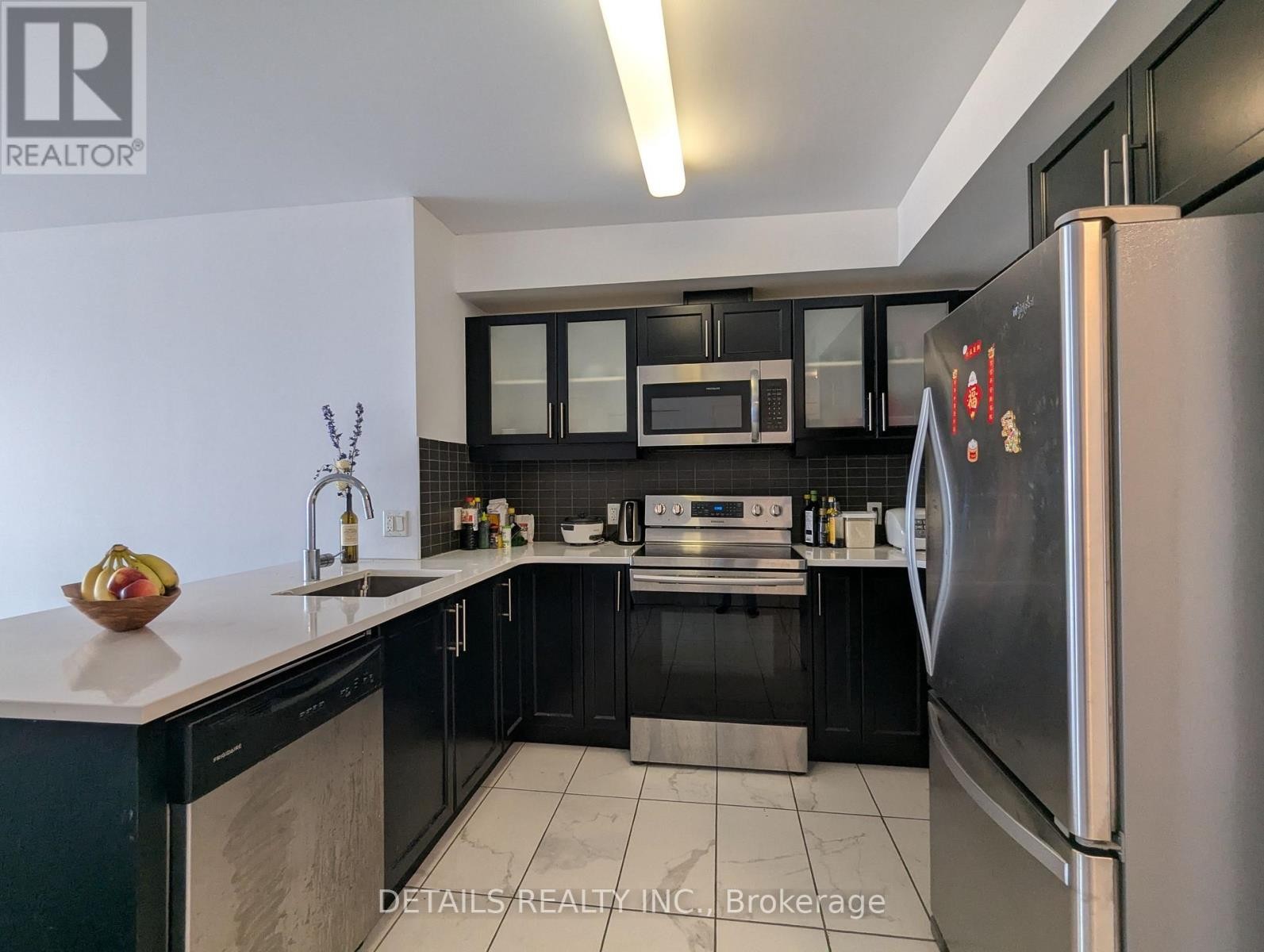 












2102 - 195 BESSERER STREET

,
Ottawa,




Ontario
K1N0B6

