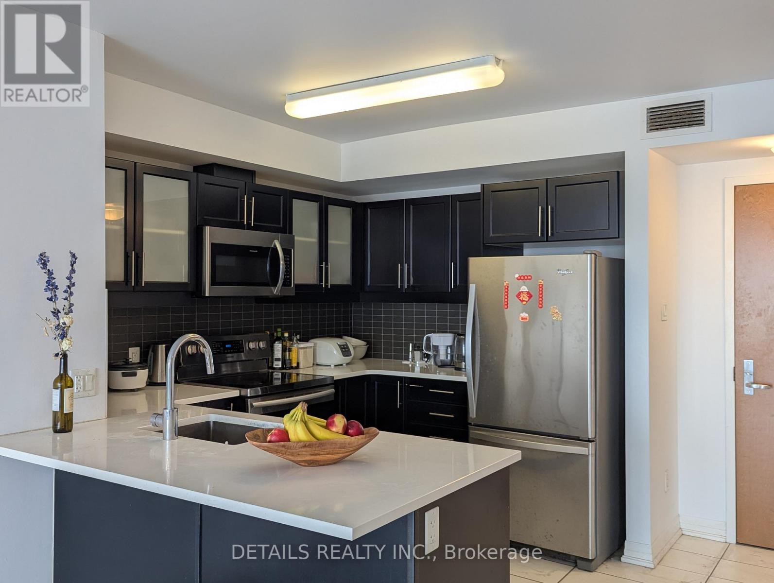 












2102 - 195 BESSERER STREET

,
Ottawa,




Ontario
K1N0B6

