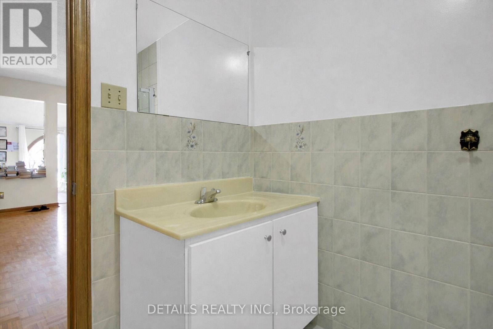 












2876 TRESA COURT

,
Ottawa,




Ontario
K1T2H1

