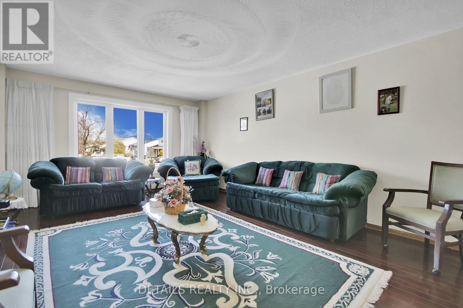












2876 TRESA COURT

,
Ottawa,




Ontario
K1T2H1

