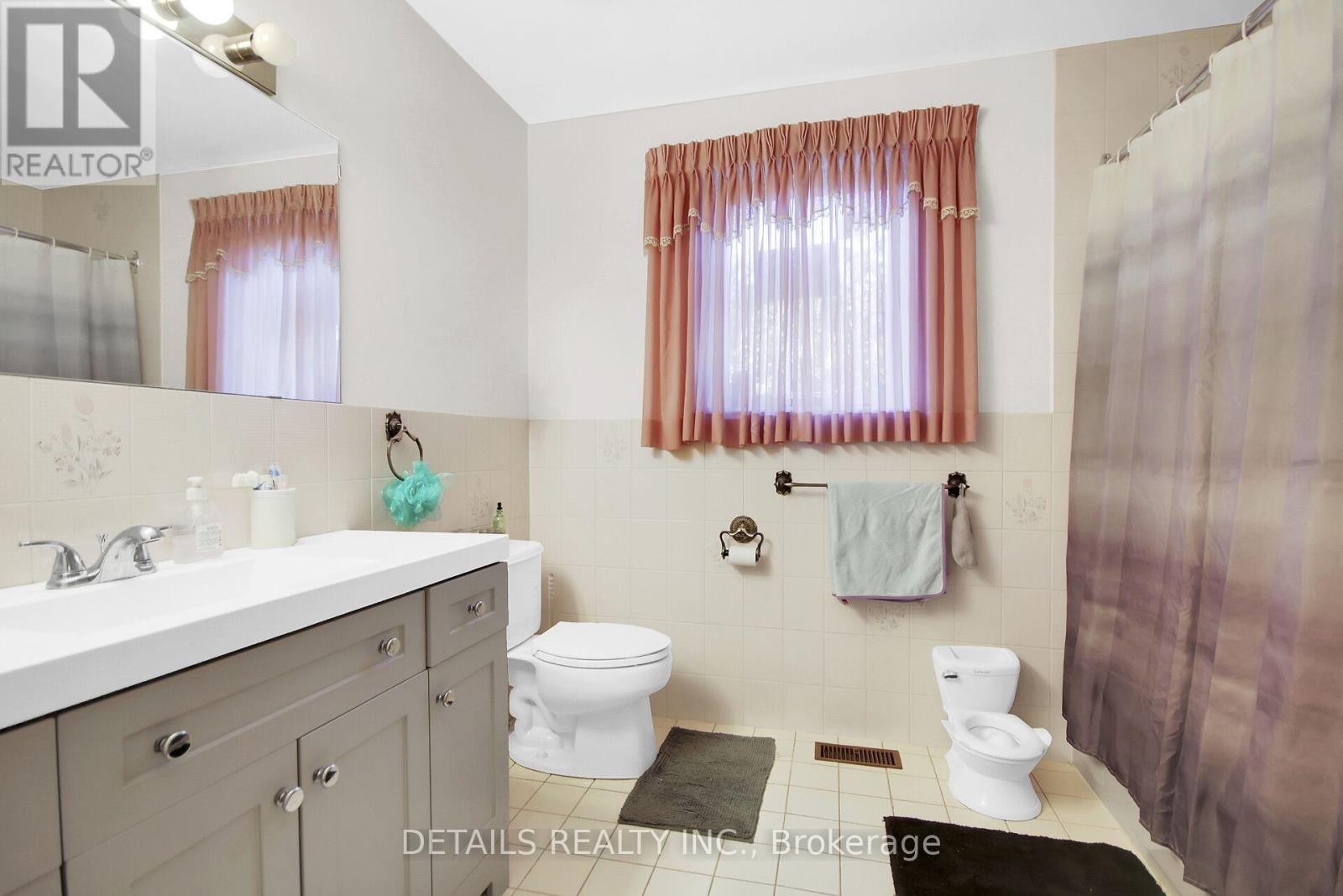 












2876 TRESA COURT

,
Ottawa,




Ontario
K1T2H1

