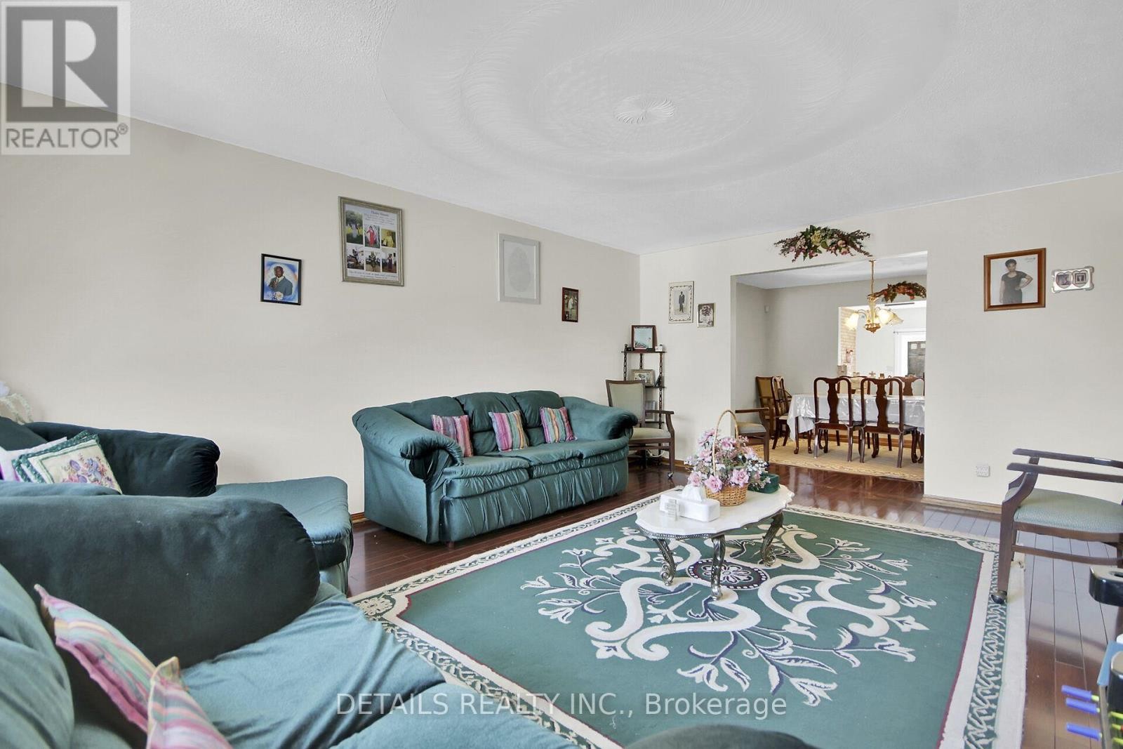 












2876 TRESA COURT

,
Ottawa,




Ontario
K1T2H1

