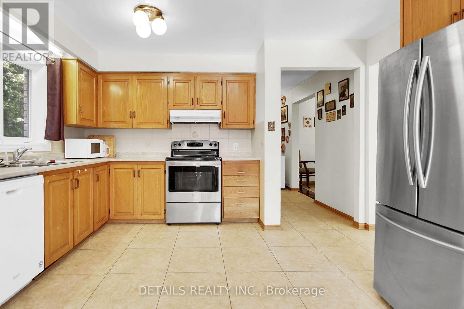 












2876 TRESA COURT

,
Ottawa,




Ontario
K1T2H1

