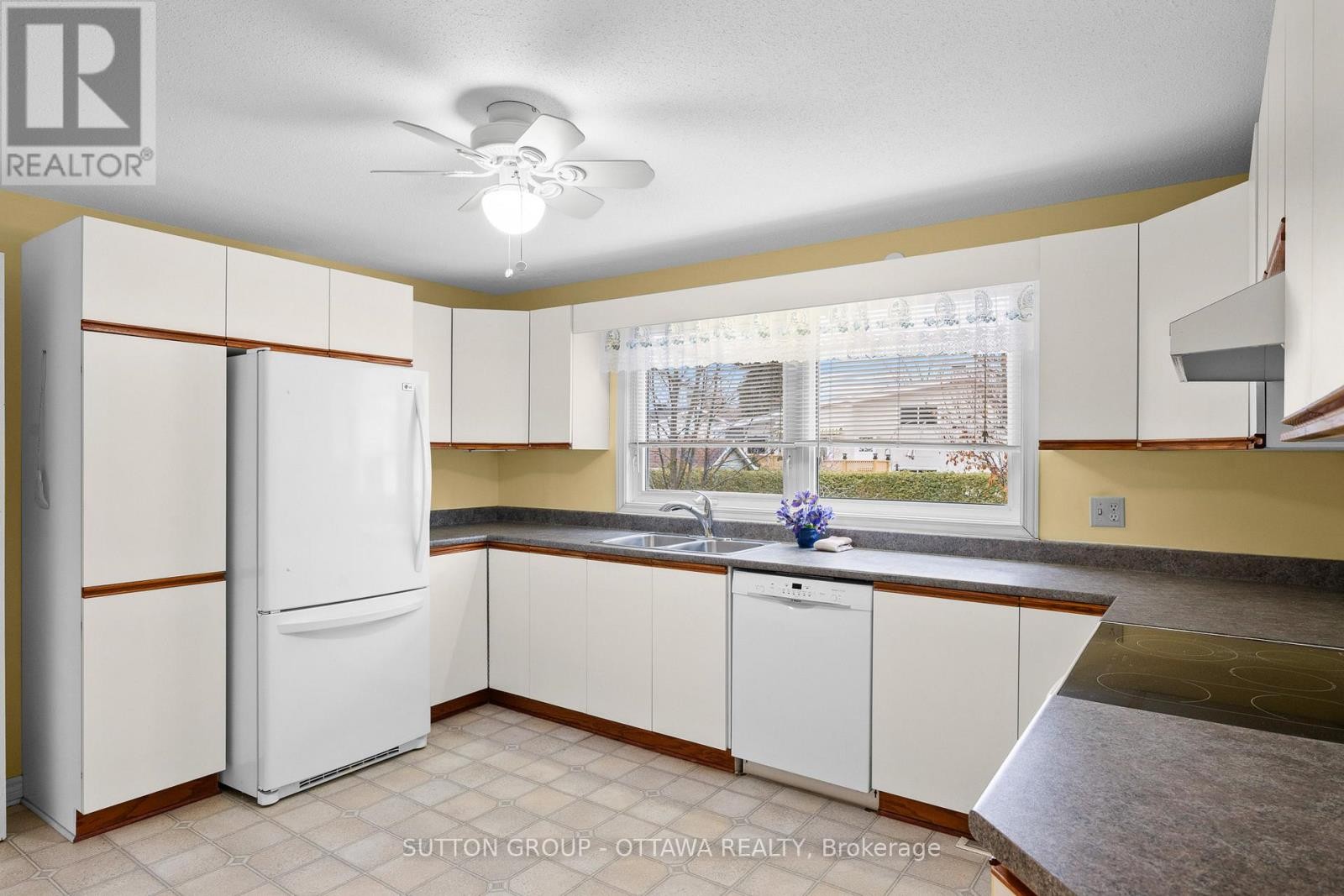 












2391 OGILVIE ROAD

,
Ottawa,




Ontario
K1J7N4

