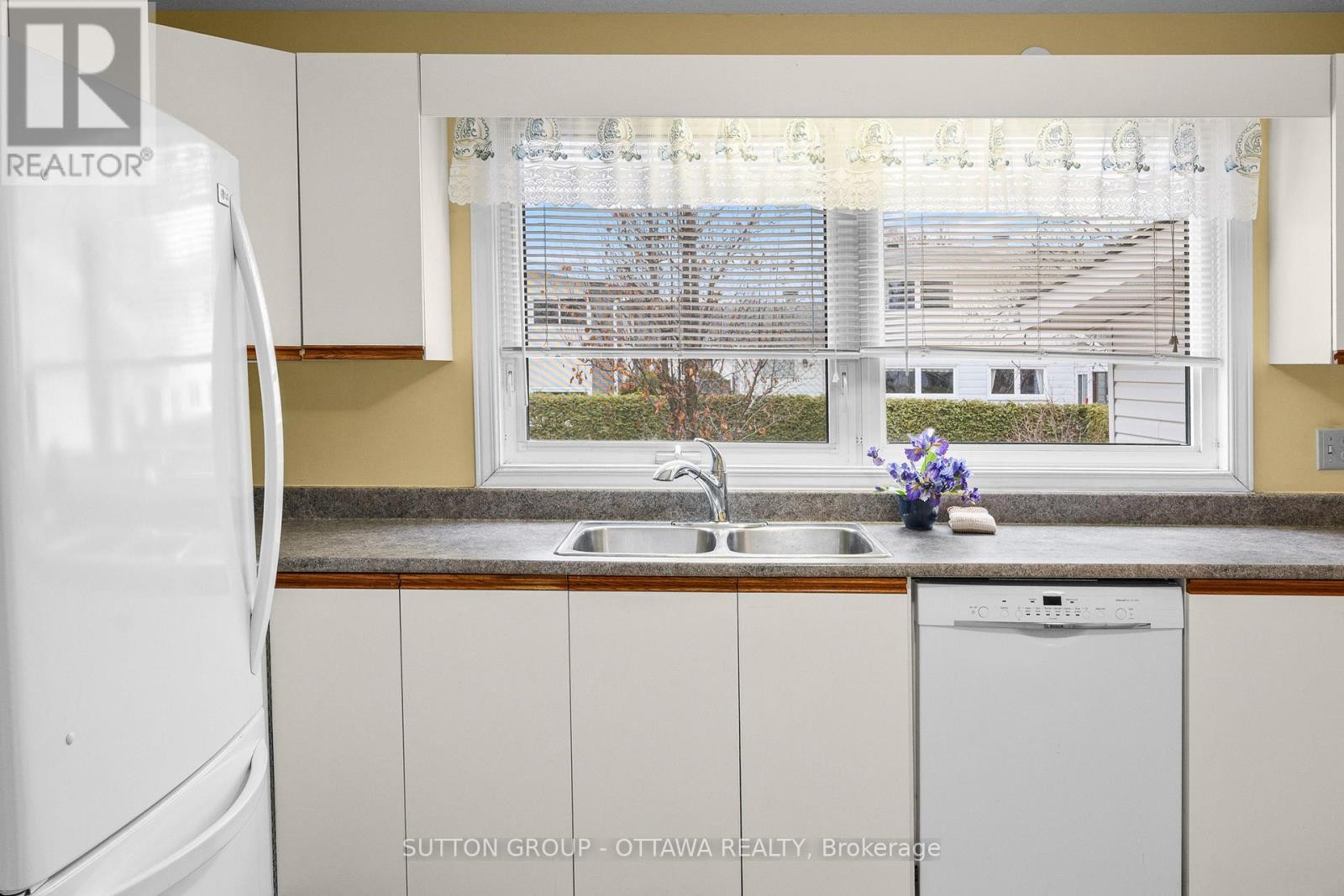 












2391 OGILVIE ROAD

,
Ottawa,




Ontario
K1J7N4

