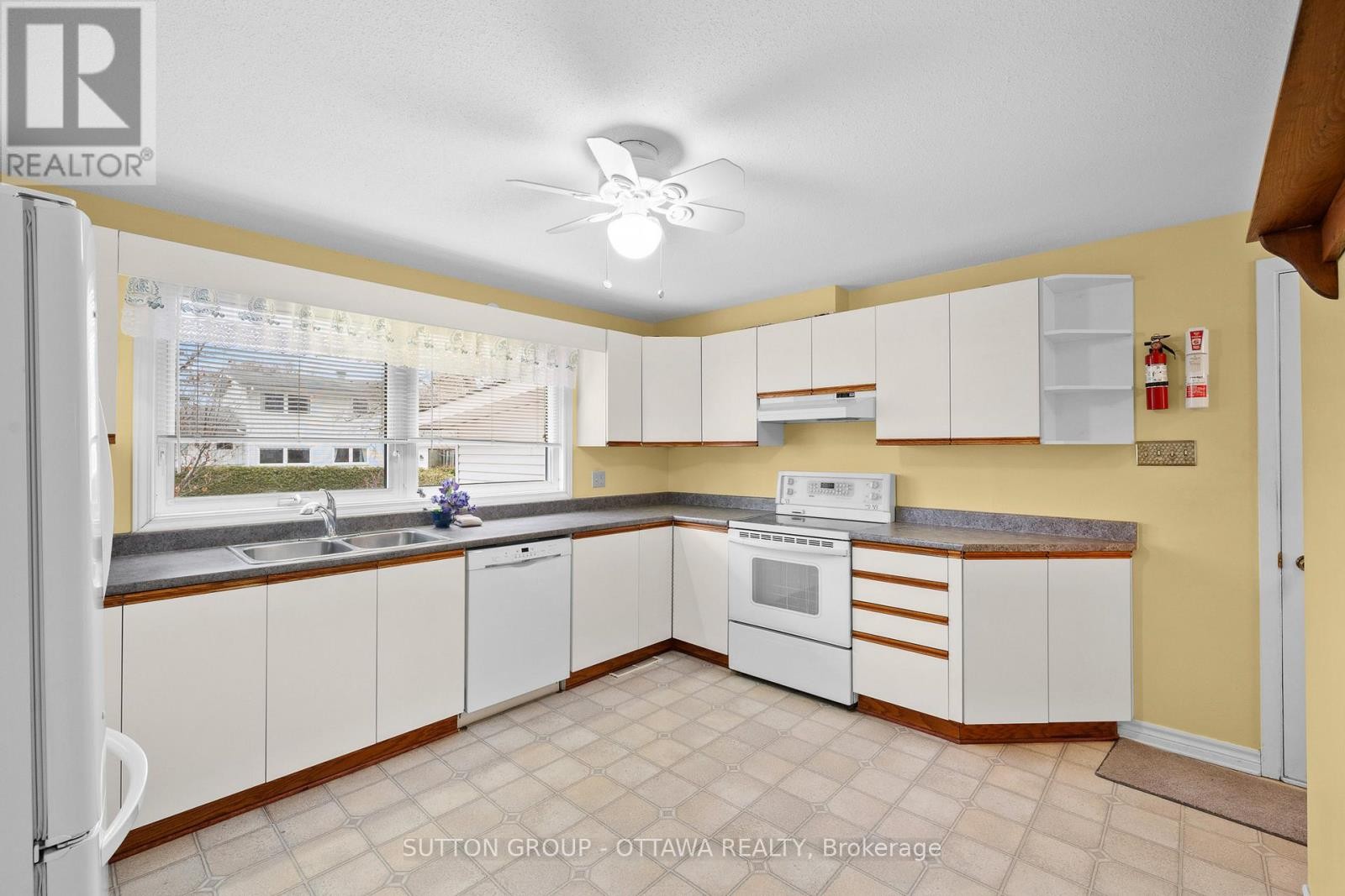 












2391 OGILVIE ROAD

,
Ottawa,




Ontario
K1J7N4

