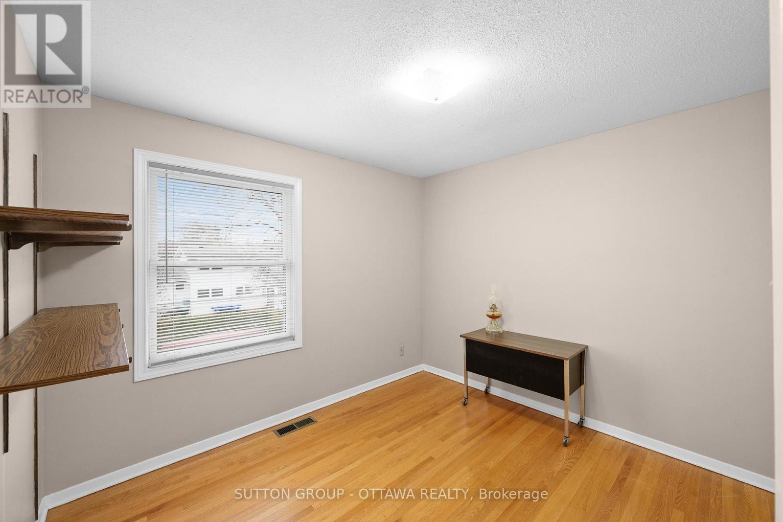 












2391 OGILVIE ROAD

,
Ottawa,




Ontario
K1J7N4


