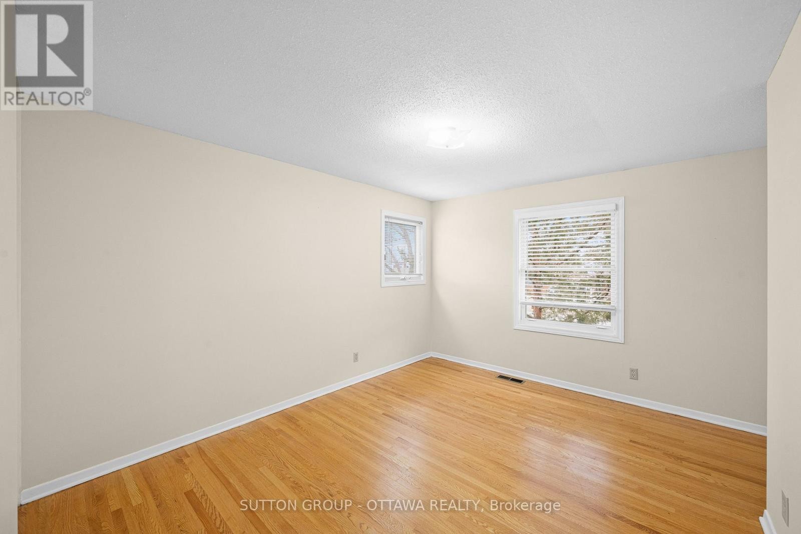 












2391 OGILVIE ROAD

,
Ottawa,




Ontario
K1J7N4

