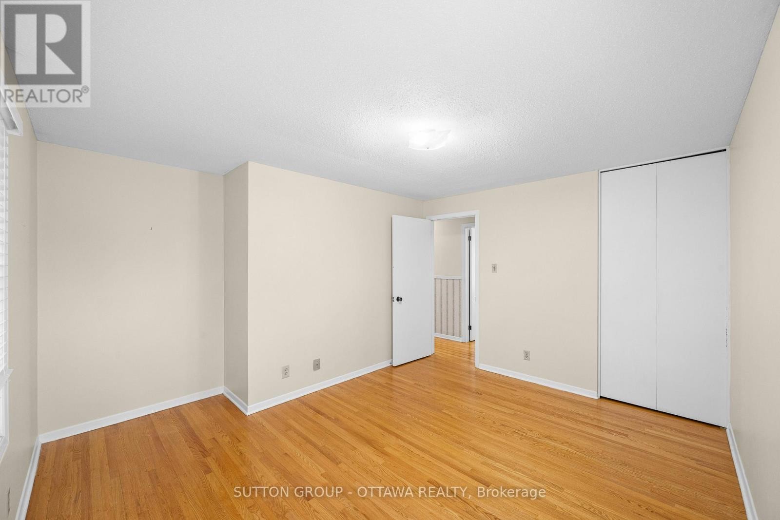 












2391 OGILVIE ROAD

,
Ottawa,




Ontario
K1J7N4

