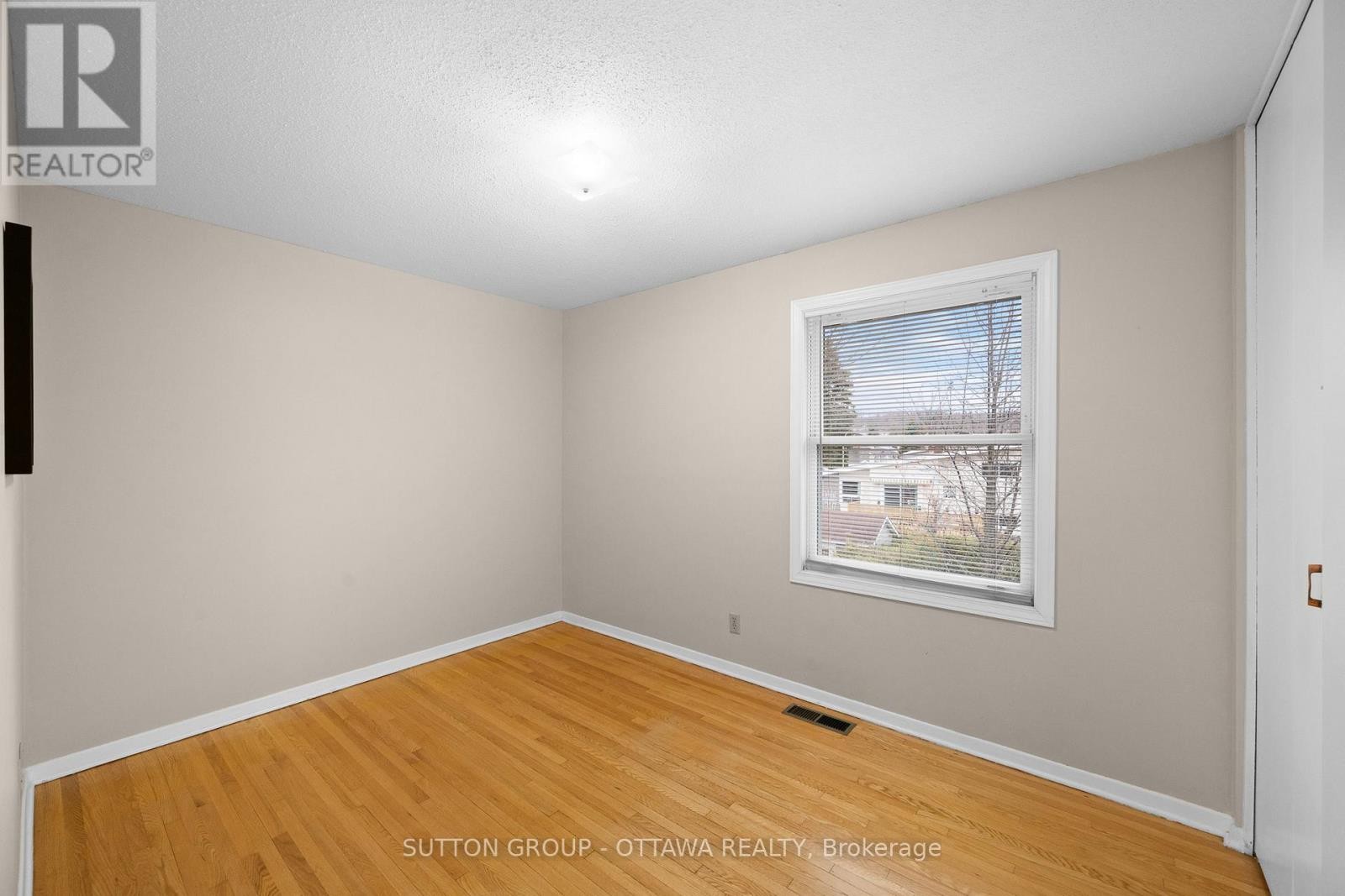 












2391 OGILVIE ROAD

,
Ottawa,




Ontario
K1J7N4

