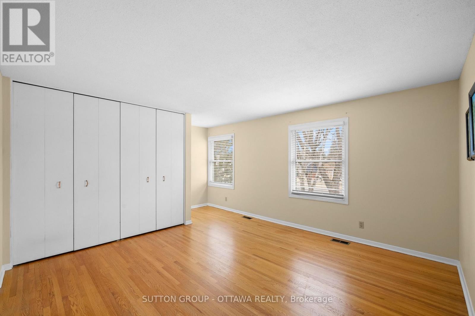 












2391 OGILVIE ROAD

,
Ottawa,




Ontario
K1J7N4

