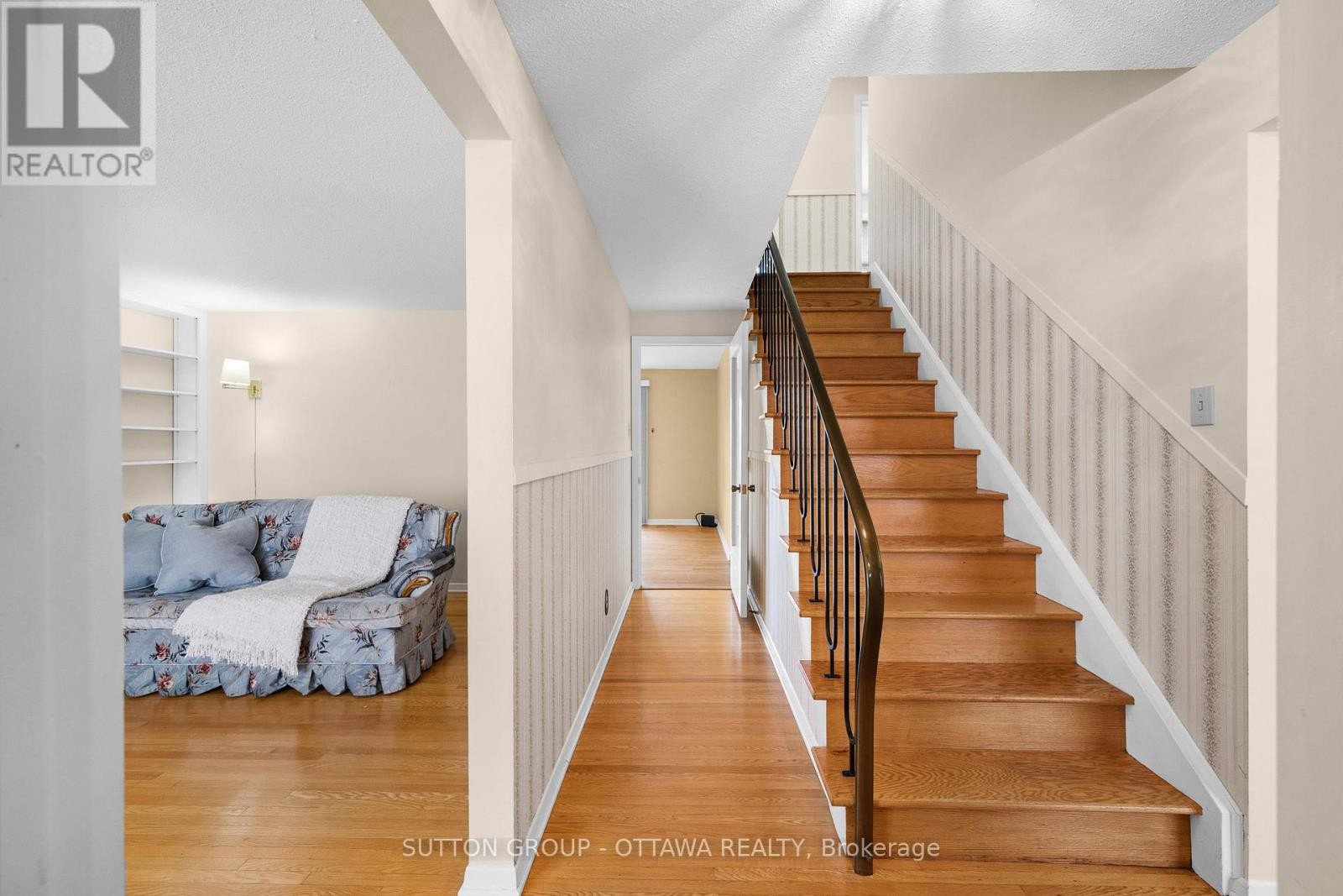 












2391 OGILVIE ROAD

,
Ottawa,




Ontario
K1J7N4

