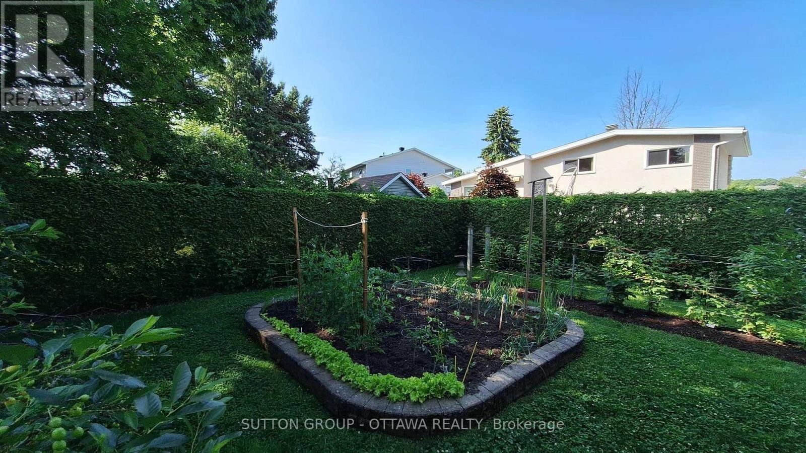 












2391 OGILVIE ROAD

,
Ottawa,




Ontario
K1J7N4

