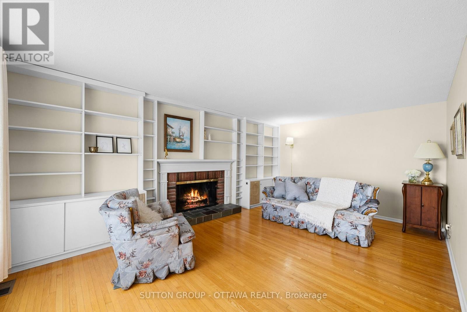 












2391 OGILVIE ROAD

,
Ottawa,




Ontario
K1J7N4

