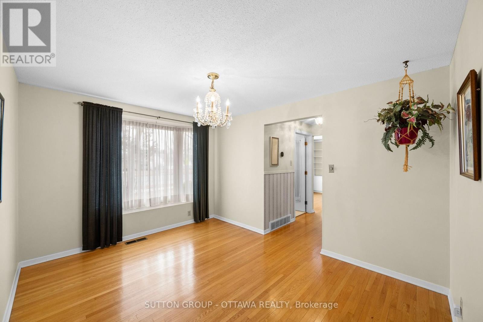 












2391 OGILVIE ROAD

,
Ottawa,




Ontario
K1J7N4

