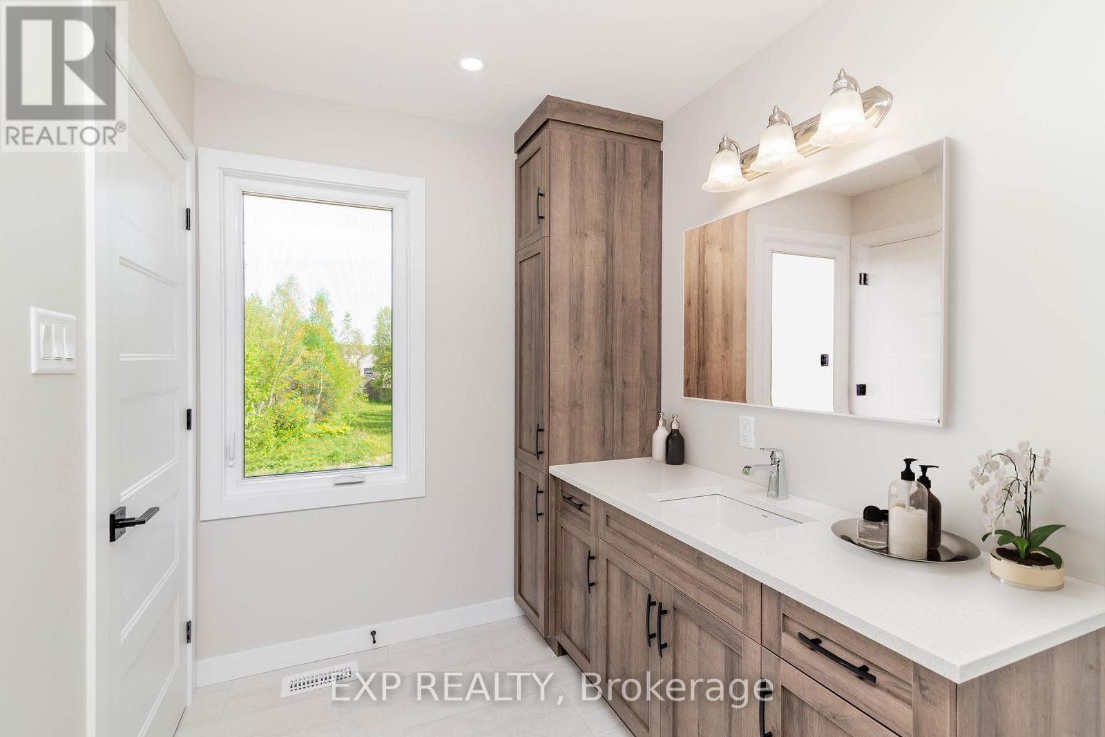 












248 SUMAC CRESCENT STREET

,
The Nation,




Ontario
K0A2M0

