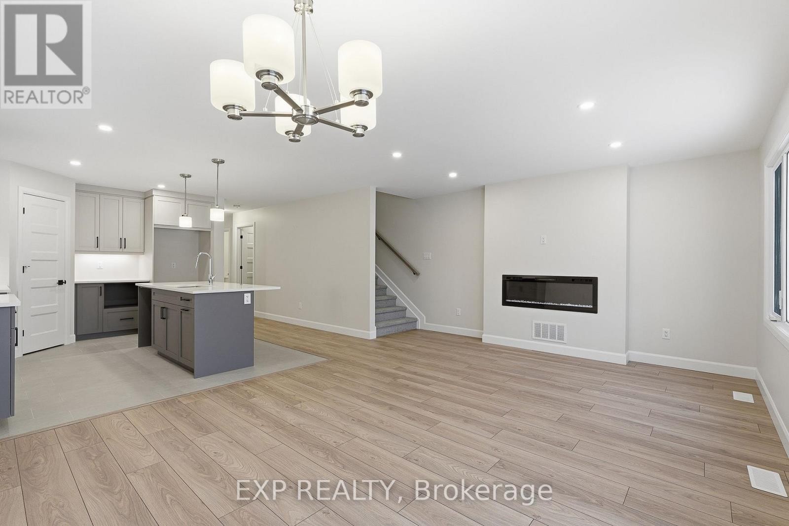 












140 ELIZABETH CRESCENT

,
North Dundas,




Ontario
K0A2M0

