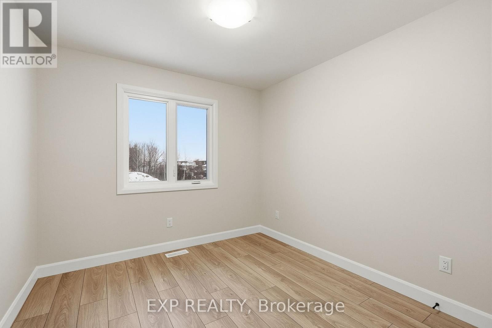 












140 ELIZABETH CRESCENT

,
North Dundas,




Ontario
K0A2M0

