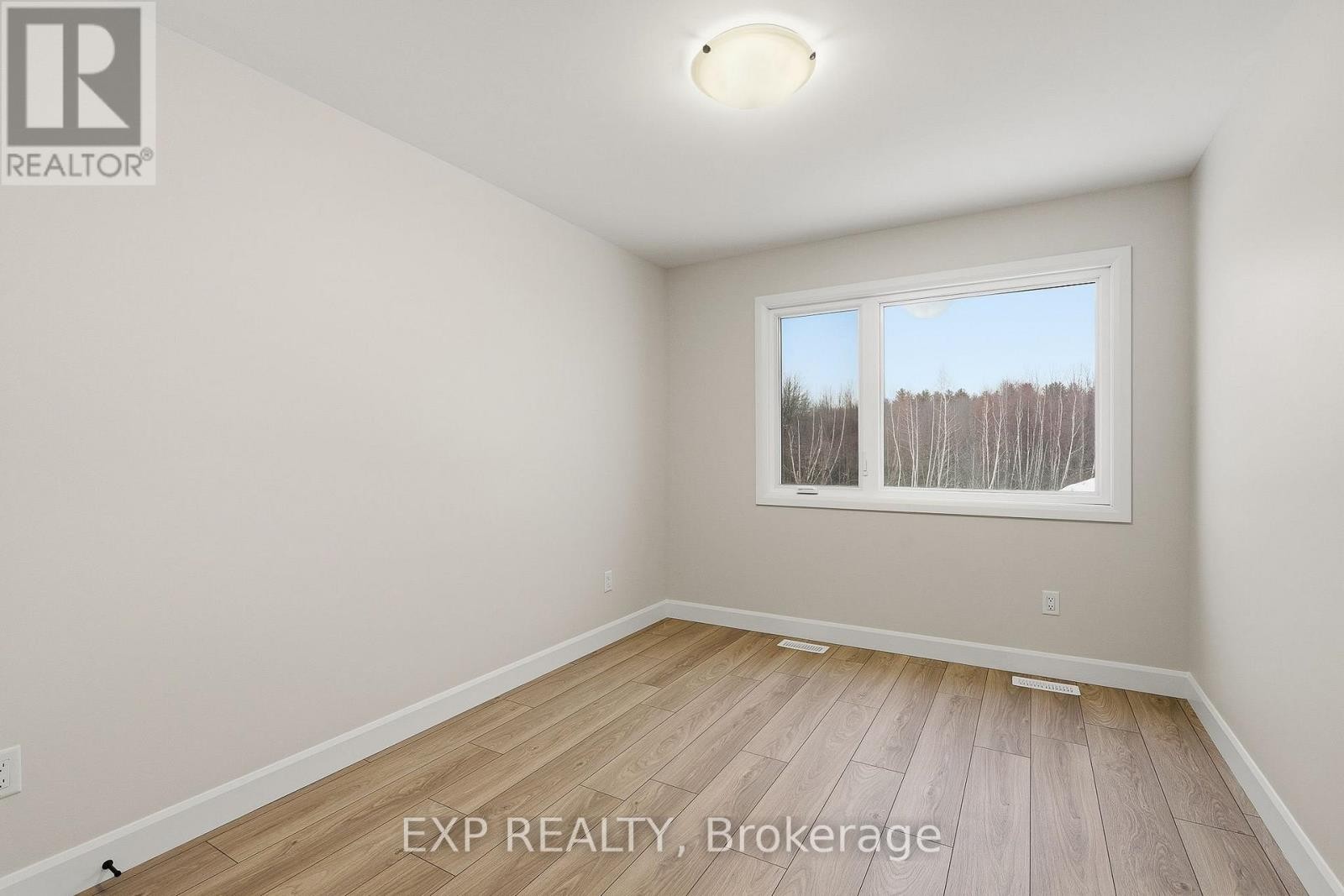 












140 ELIZABETH CRESCENT

,
North Dundas,




Ontario
K0A2M0


