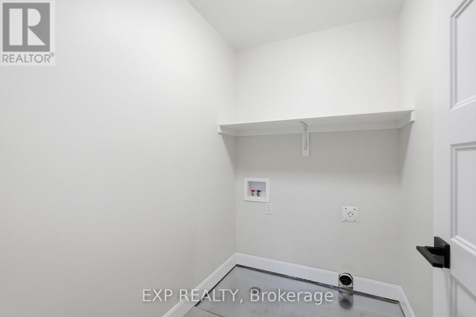 












140 ELIZABETH CRESCENT

,
North Dundas,




Ontario
K0A2M0


