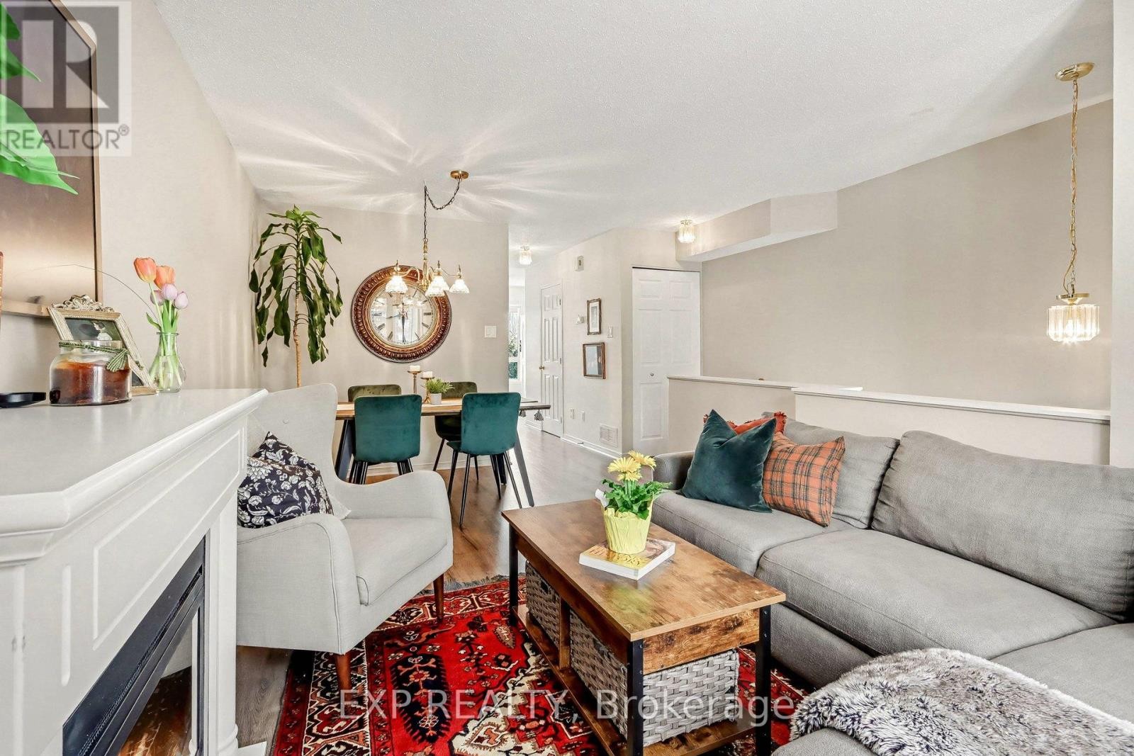 












211 GERSHWIN PRIVATE

,
Ottawa,




Ontario
K2H1G6

