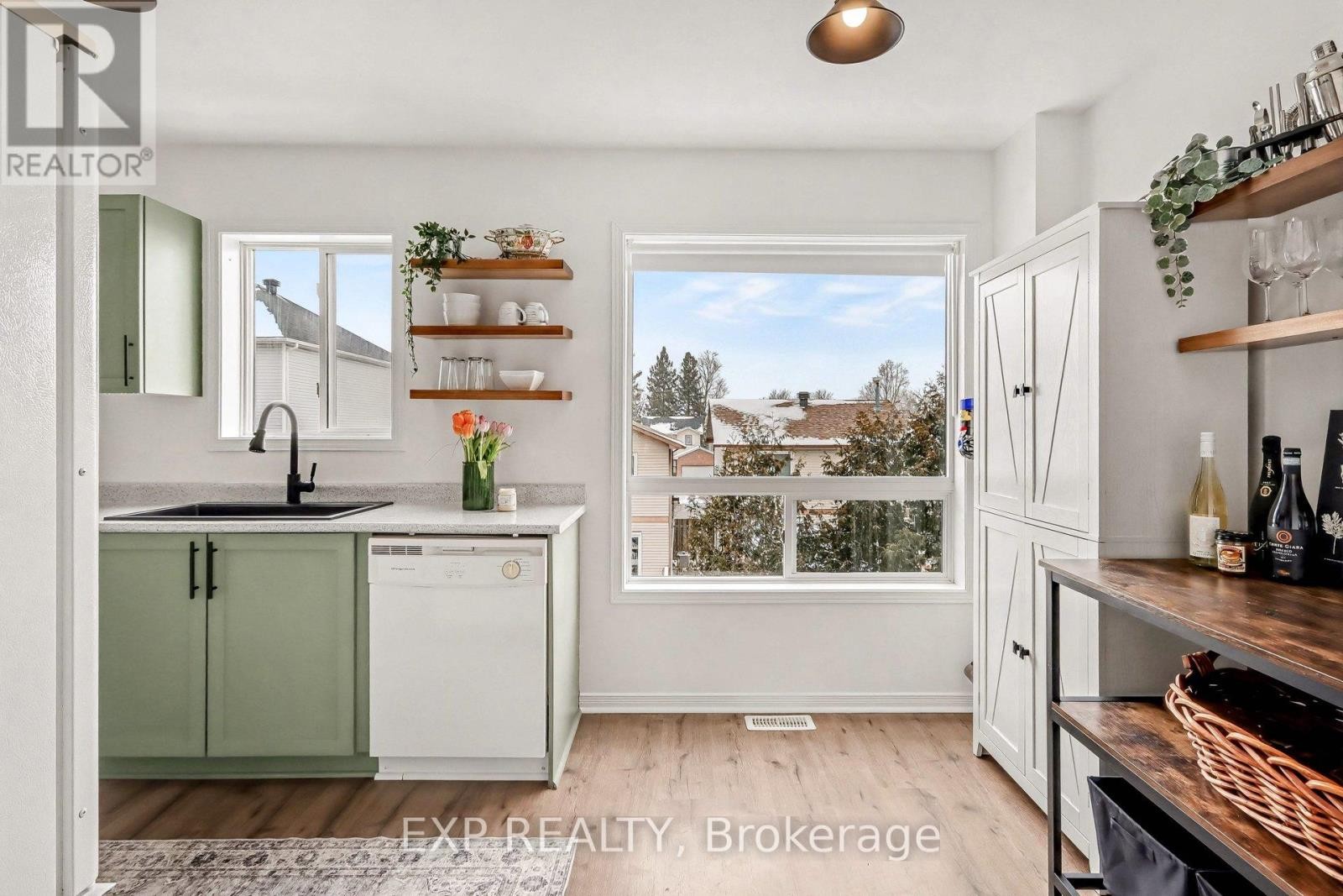












211 GERSHWIN PRIVATE

,
Ottawa,




Ontario
K2H1G6

