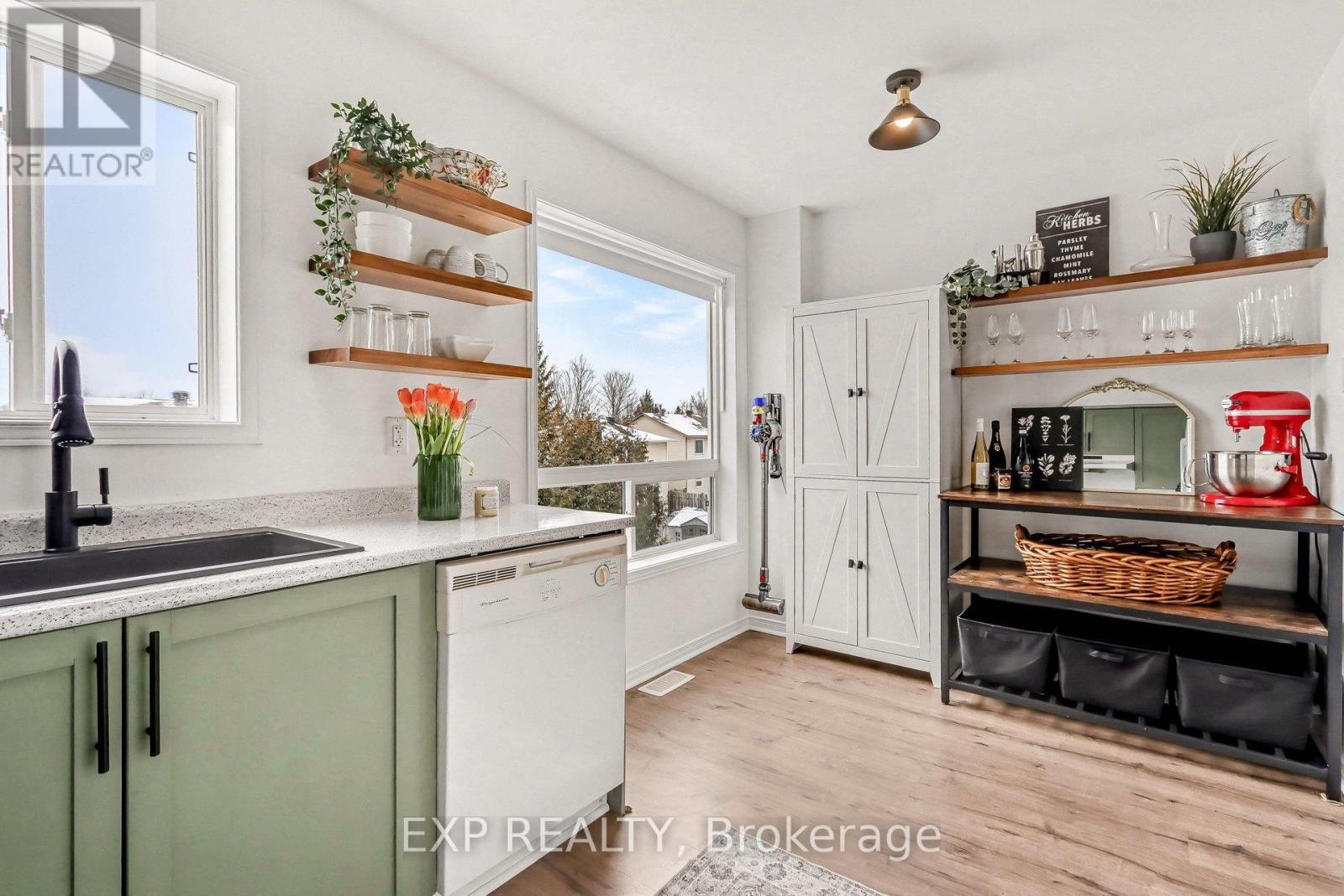 












211 GERSHWIN PRIVATE

,
Ottawa,




Ontario
K2H1G6

