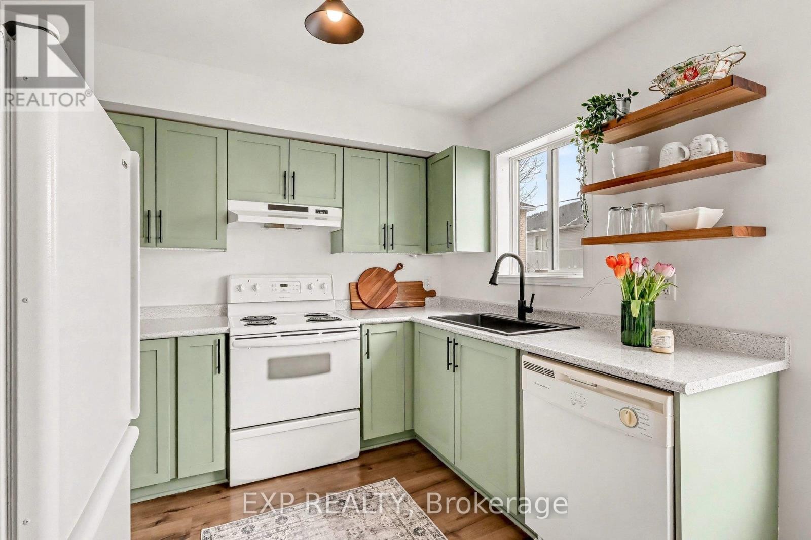 












211 GERSHWIN PRIVATE

,
Ottawa,




Ontario
K2H1G6

