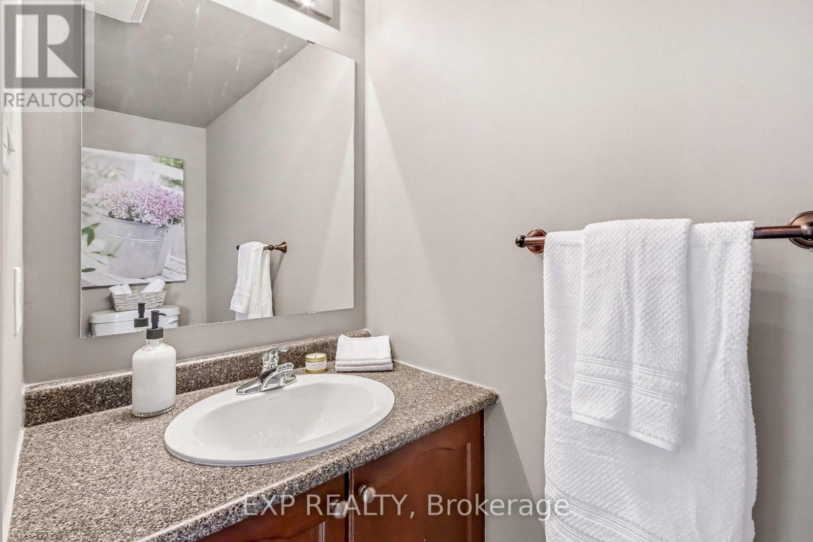 












211 GERSHWIN PRIVATE

,
Ottawa,




Ontario
K2H1G6

