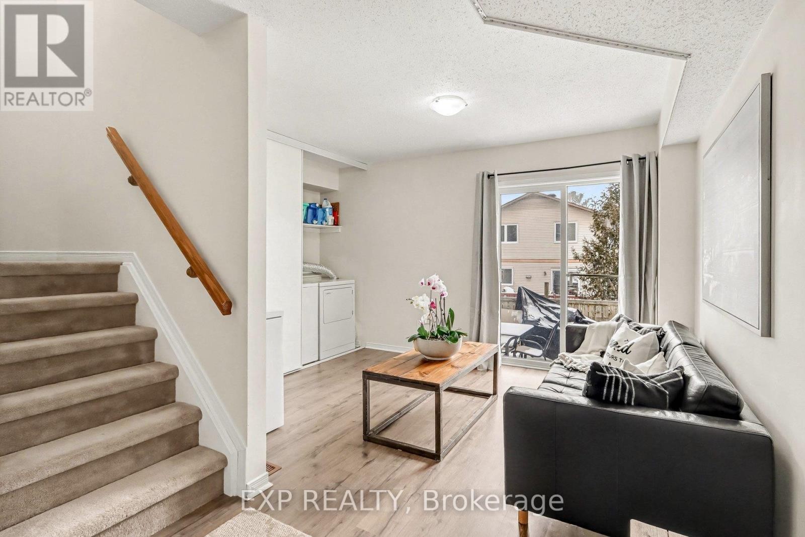 












211 GERSHWIN PRIVATE

,
Ottawa,




Ontario
K2H1G6

