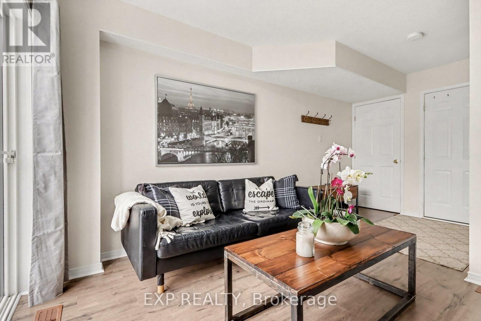 












211 GERSHWIN PRIVATE

,
Ottawa,




Ontario
K2H1G6

