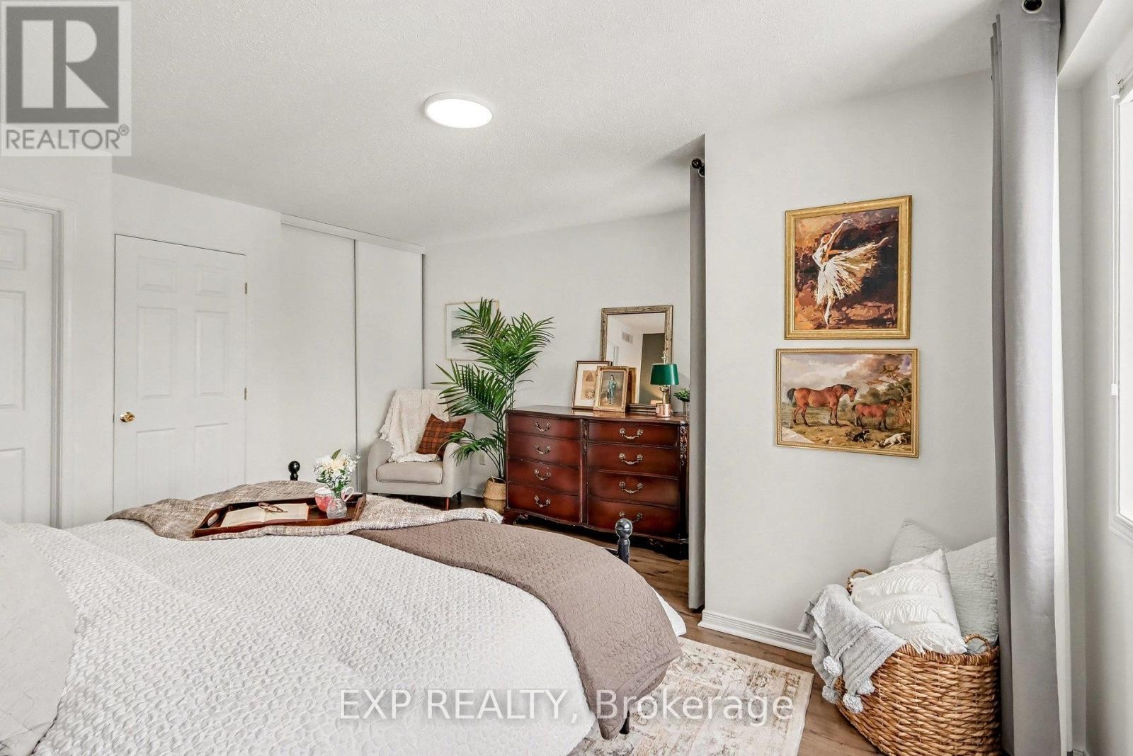 












211 GERSHWIN PRIVATE

,
Ottawa,




Ontario
K2H1G6


