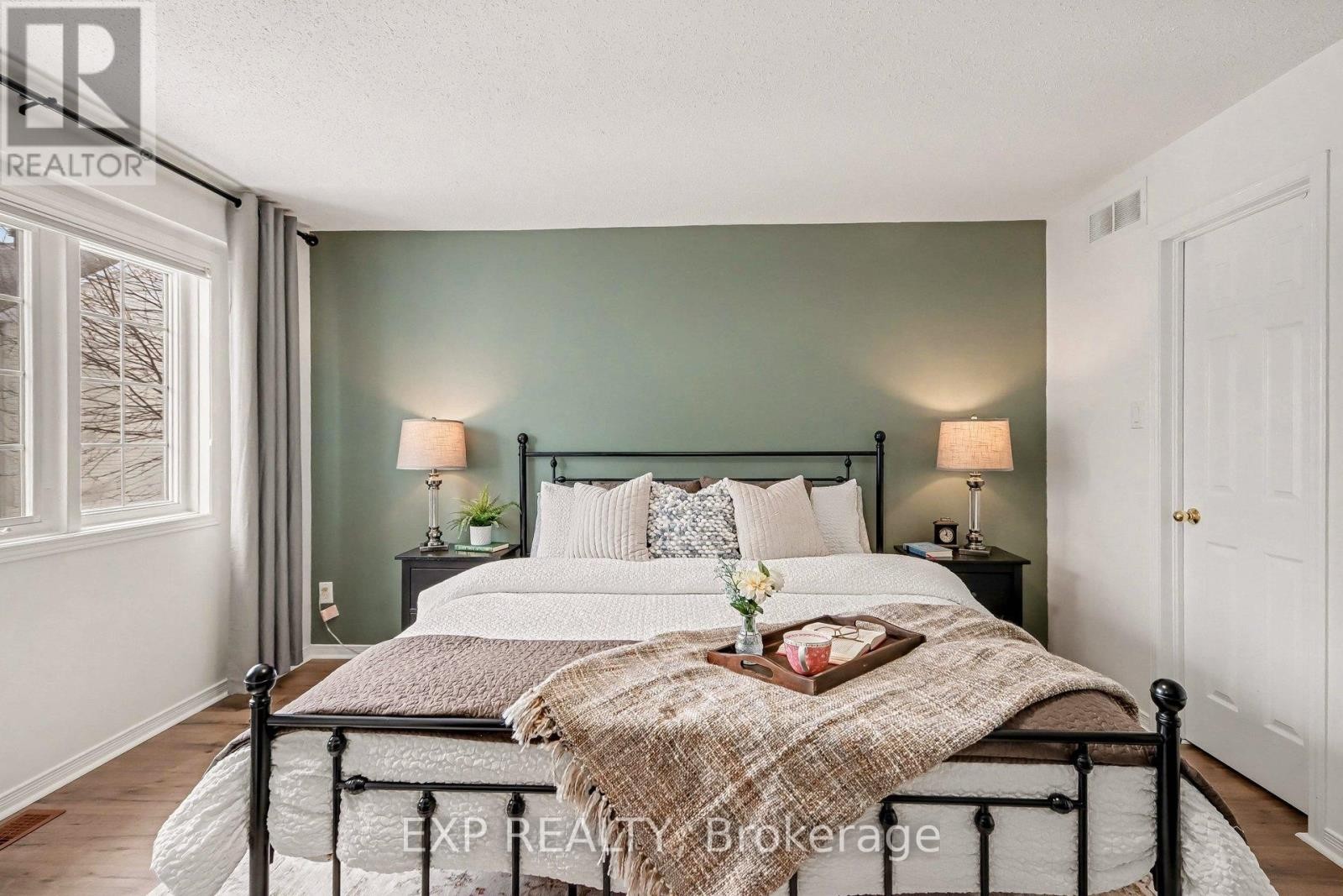 












211 GERSHWIN PRIVATE

,
Ottawa,




Ontario
K2H1G6

