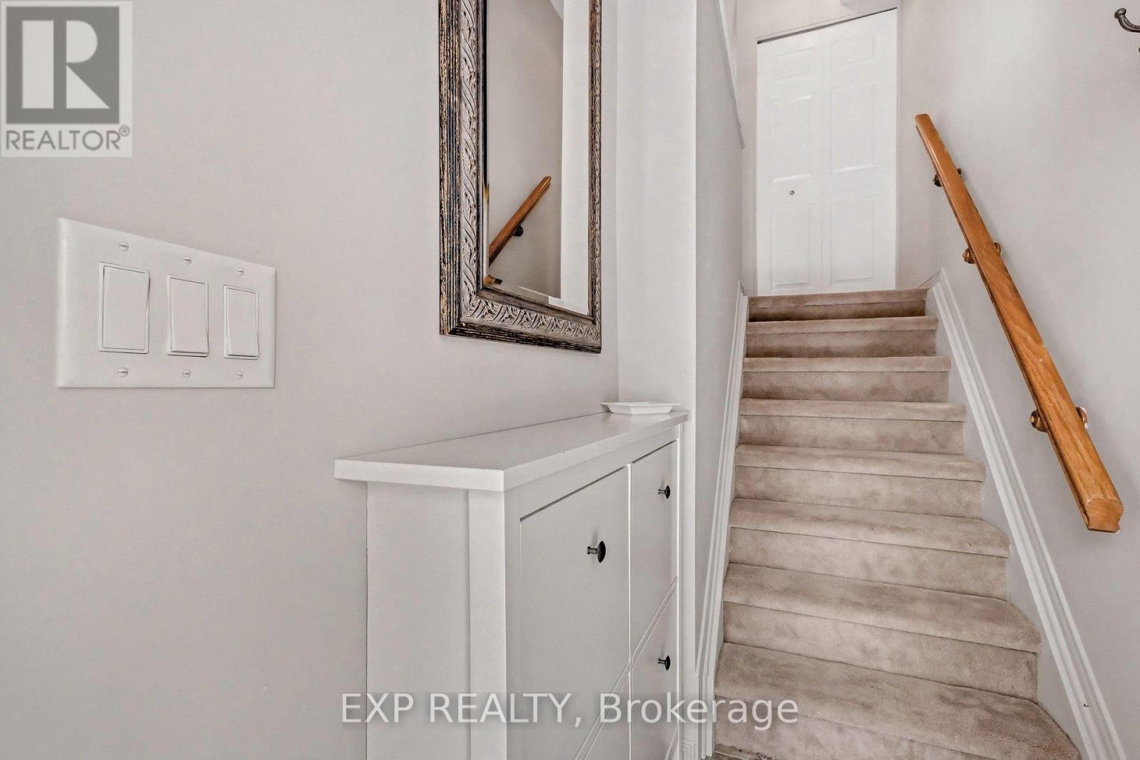 












211 GERSHWIN PRIVATE

,
Ottawa,




Ontario
K2H1G6

