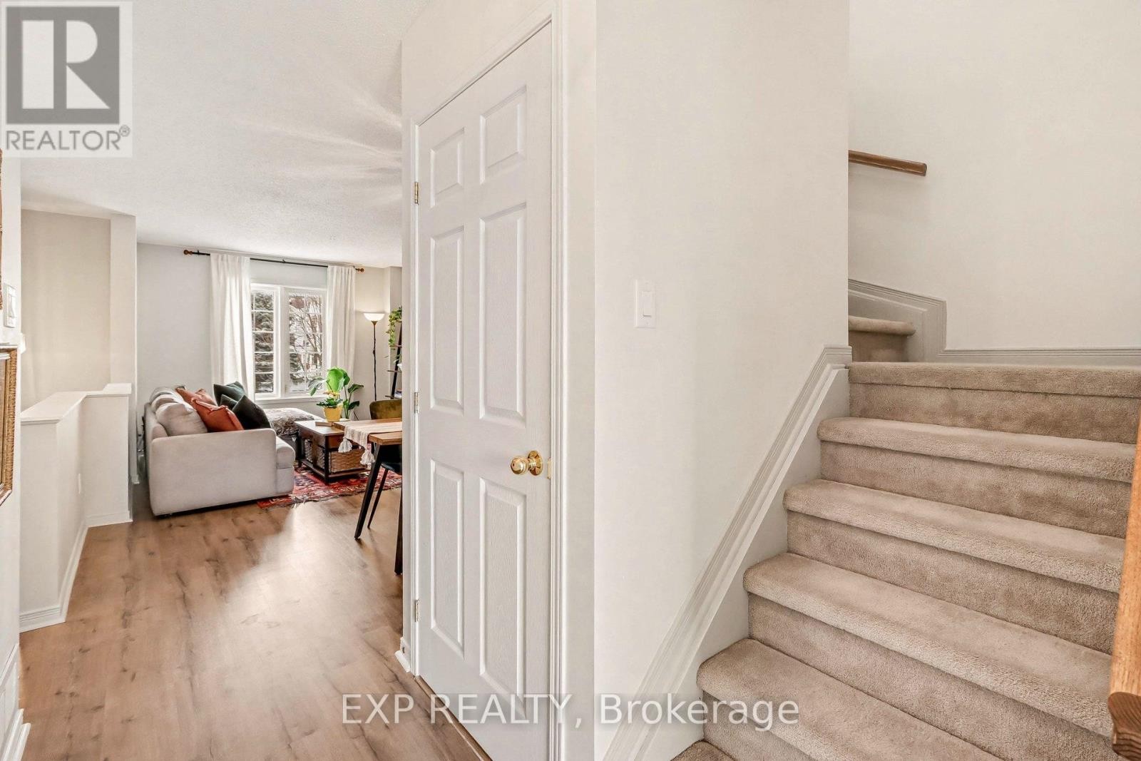 












211 GERSHWIN PRIVATE

,
Ottawa,




Ontario
K2H1G6


