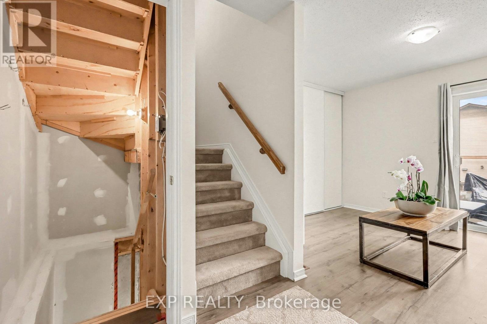 












211 GERSHWIN PRIVATE

,
Ottawa,




Ontario
K2H1G6

